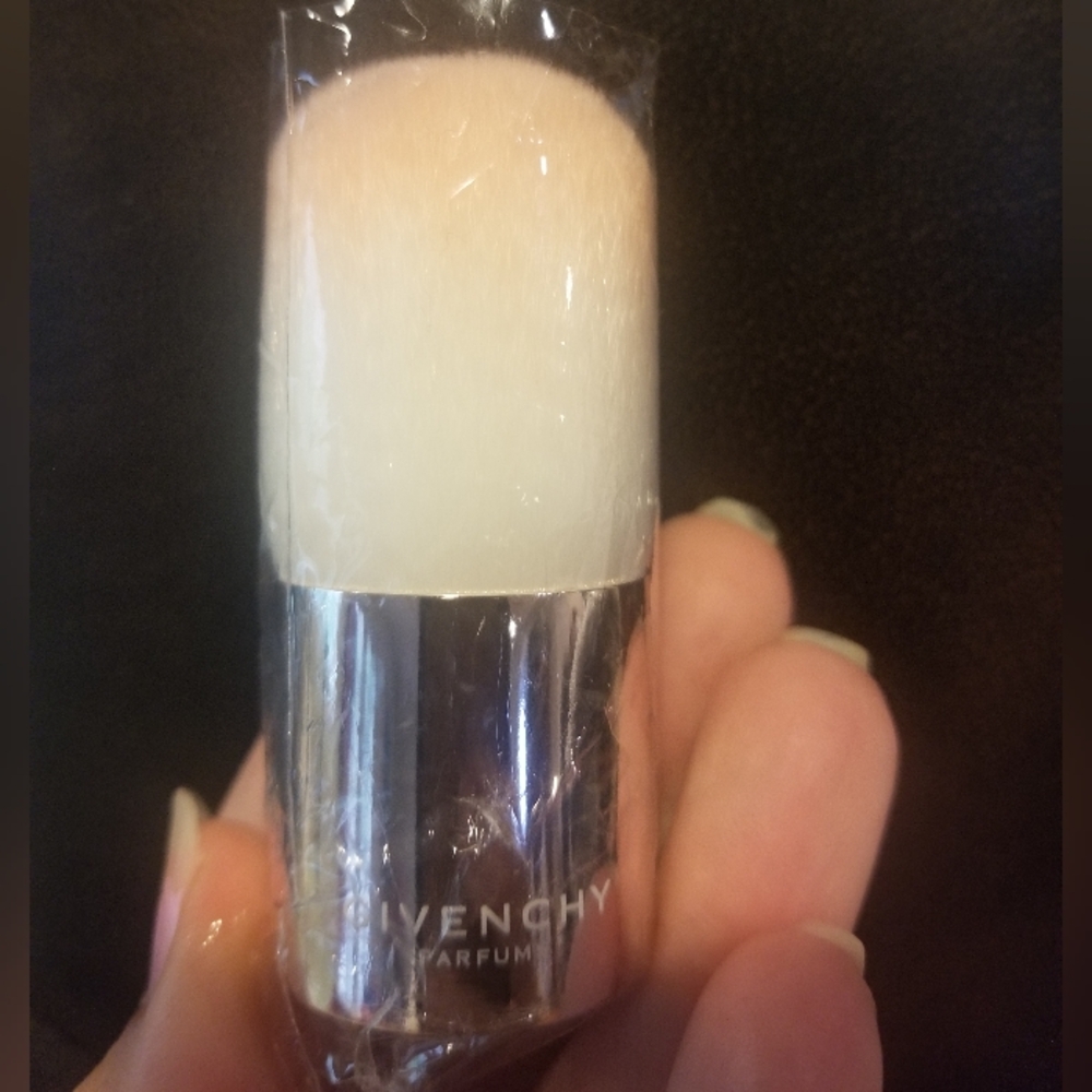 # 51.Givenchy Kabuki Brush (Givenchy Brush, Kabuki Brush, Soft Hair, Cosmetics) - Picture 2 of 6